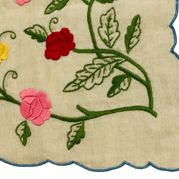 Vintage Linen Floral Hand Embroidered Roses Square Table Topper Scalloped 26" - Picture 4 of 15
